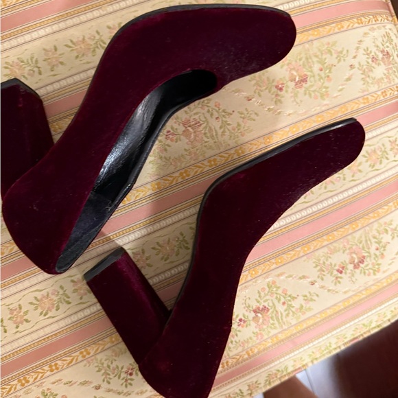 Vero Cuoio Red Elegant Heels - Picture 2 of 11